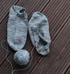 Sneaker Socken aus Baumwollgarn, fast fertig