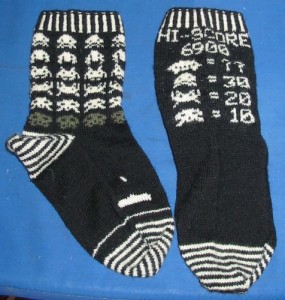Spaceinvader Socken aus Knitty