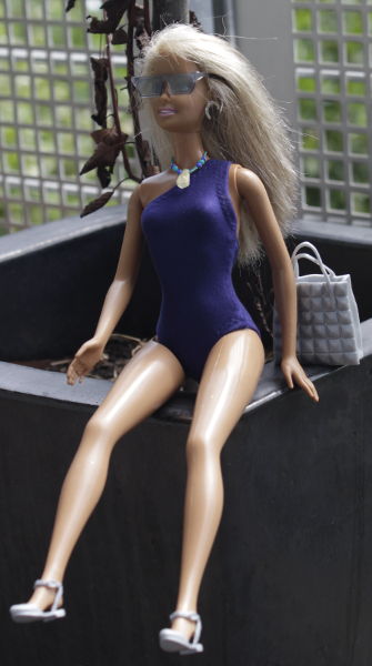 Barbie im Badeanzug