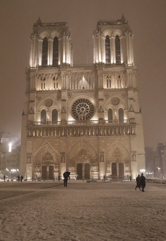 Notre Dame in Schnee
