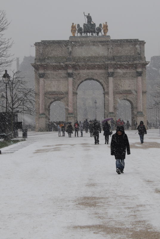 Arc de Triomph du Carrousel im Schnee