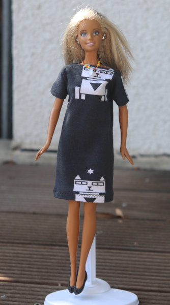 Barbiekleid aus Astrokatze